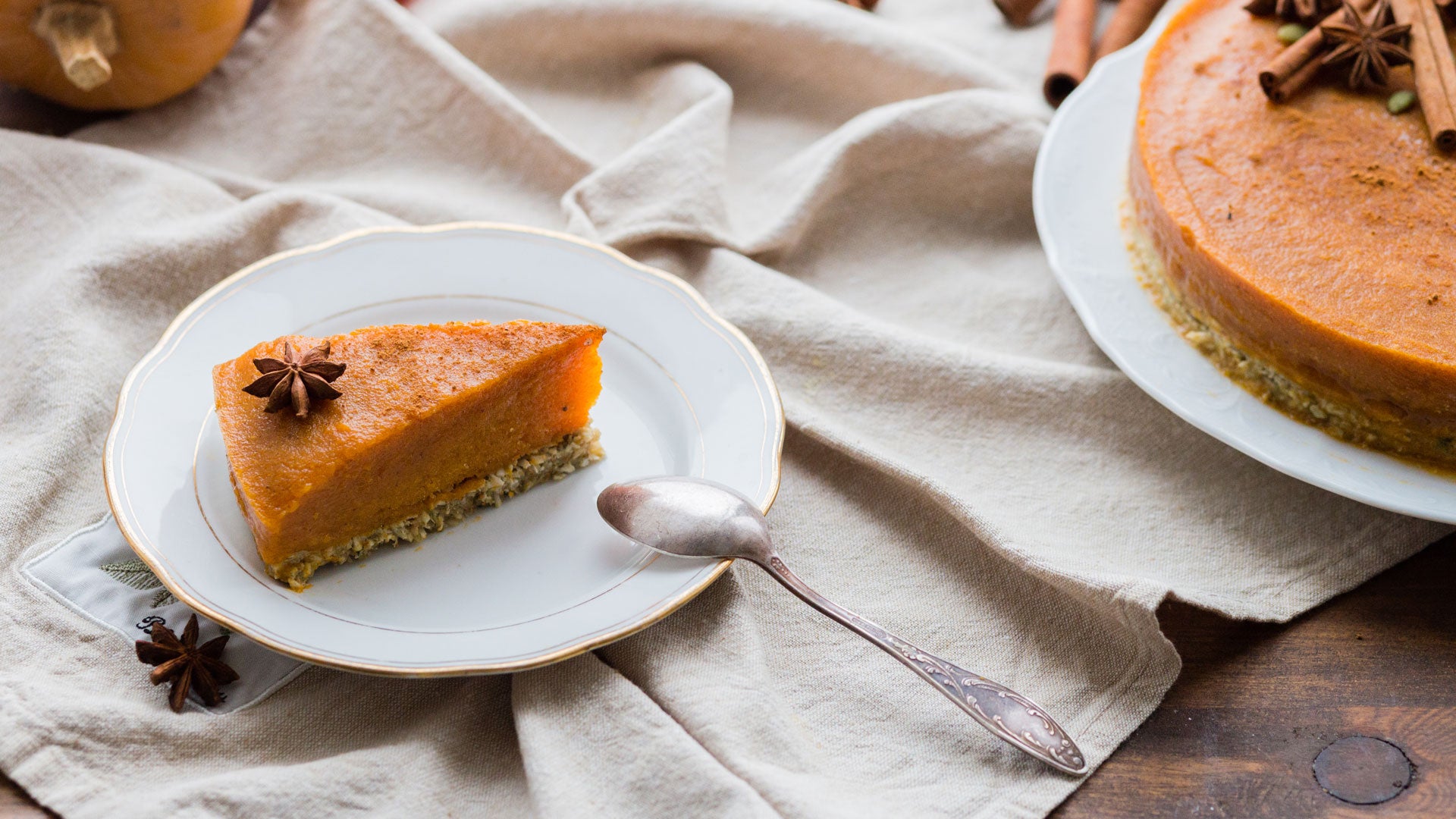 vegan pumpkin cheesecake made with cashew milk