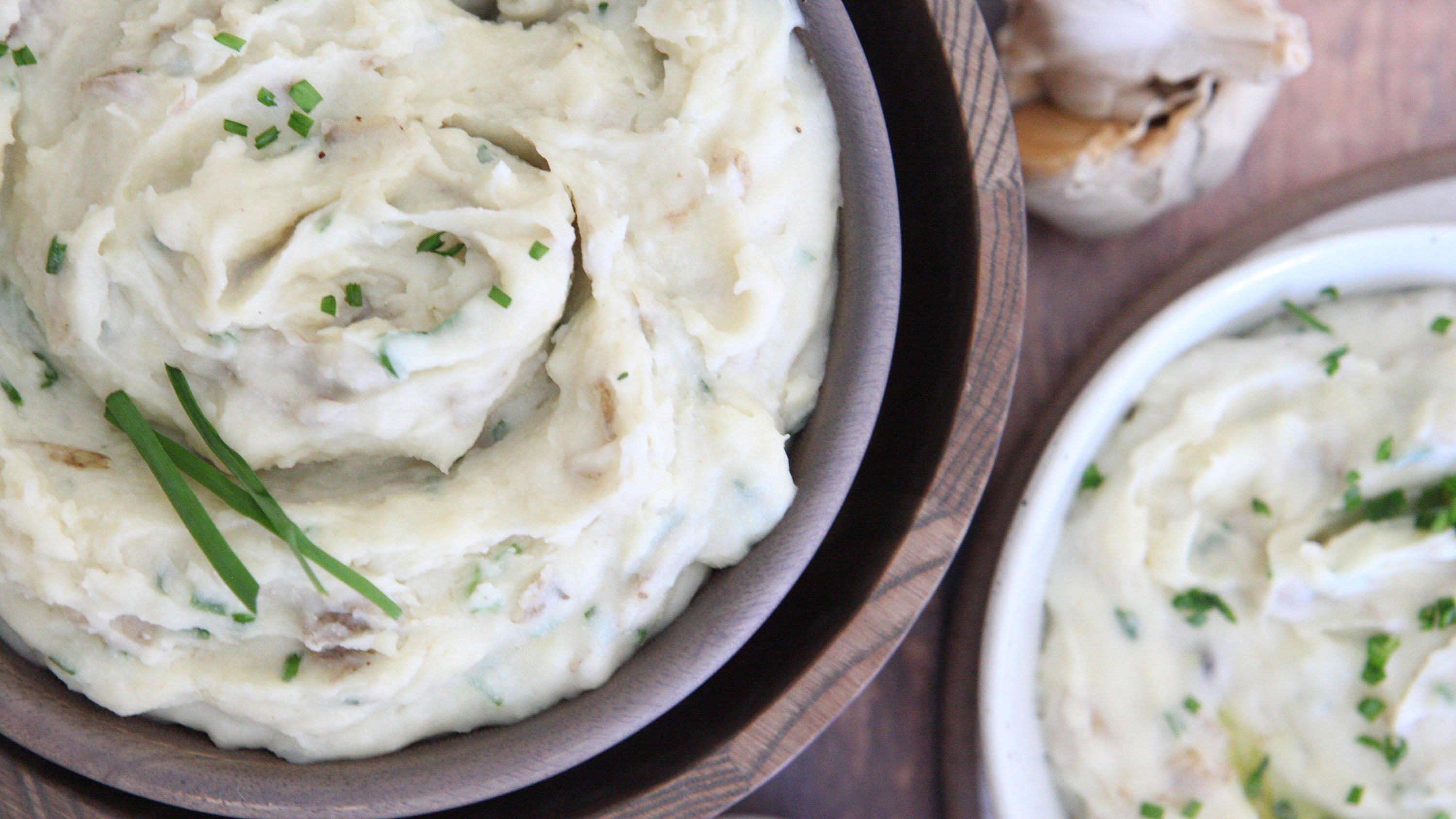 vegan garlic mashed potatoes made with cashew milk